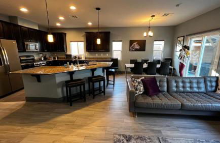 Family Friendly Contemporary House with Pool - Foto 13