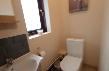 London Luxury 6 Bedroom Family House Sleeps 12 people Parking for 4 Cars Close to tube. - Foto 70