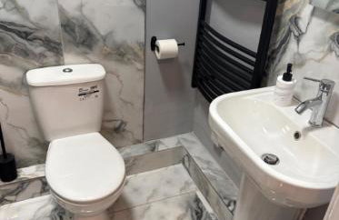 The Norwich Hideaway - Private Hot Tub - Photo 11