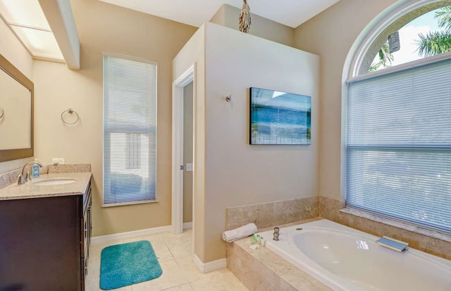 Cape Coral Pool Home With Boat Lift, Access to Gulf - Foto 15