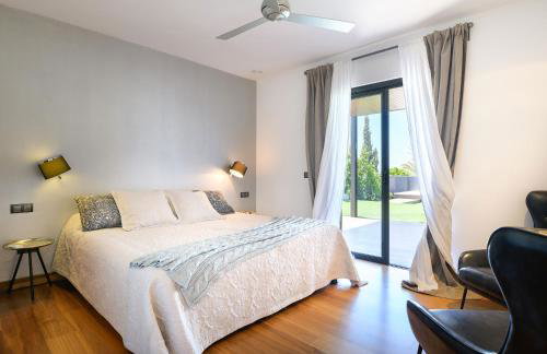 Luxury and Harmony House - Photo 19