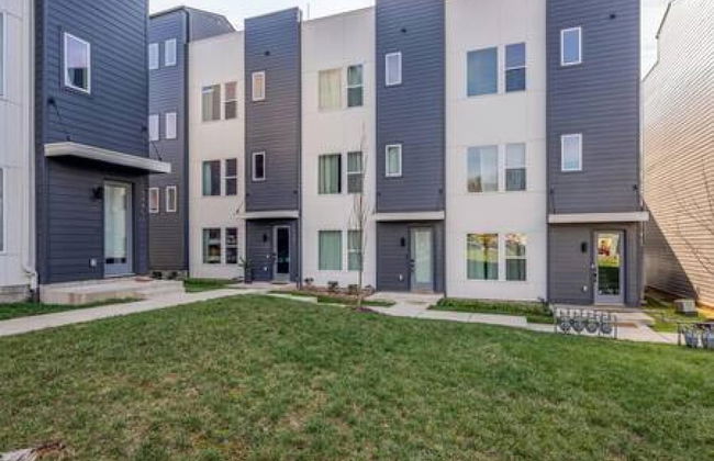 NEW Pink Howdy Oasis 13 Beds Rooftop View Parking - Foto 5