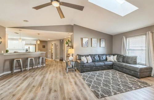 456 Stunning Canal-Front Home with Heated Pool - Foto 3