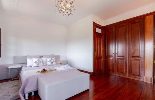 HostWise - Country Villa w/ Pool, Court & Views - Foto 21