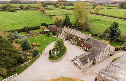 Sun Hill Farmhouse - Photo 1