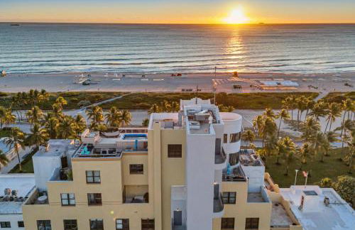 Crown Jewel of Ocean Drive- 2 story Penthouse, 4 Bedrooms & Private rooftop spa - Foto 77