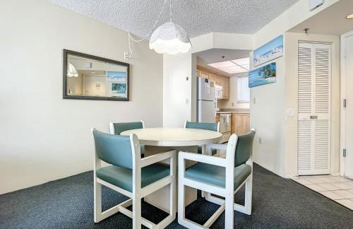 Ocean View with a beachfront pool at Ocean Trillium Condo ~ 402 - Foto 9