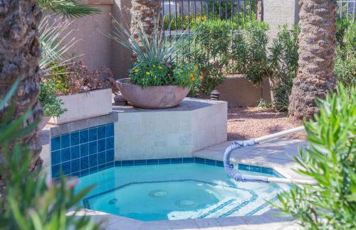 Modern Retreat in Ahwatukee Heated Pool Spa Gym - Foto 32