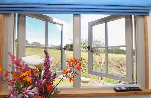 Bosulla Shepherds Hut - Photo 11