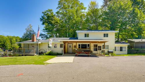 Lakefront Suring Home with Pool Table and Views! - Foto 3