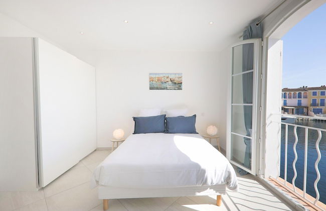 Superb Vacation Home With Pontoon - Photo 2