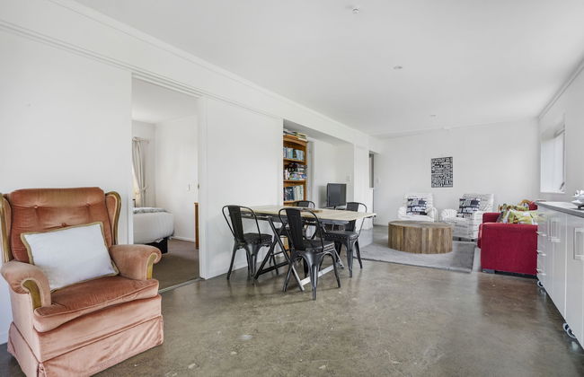 Bright 3-Bedroom Unit - WiFi & Parking - Photo 11