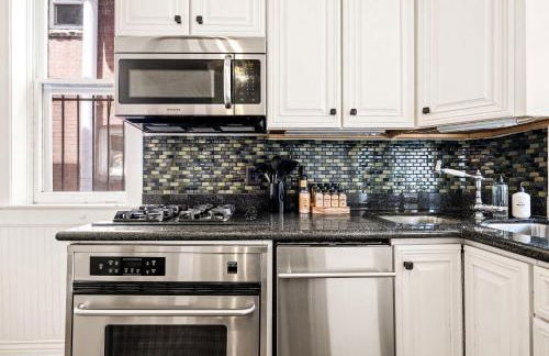 Chic Victorian Manor - Sleeps 12 - Congress Park - Foto 16