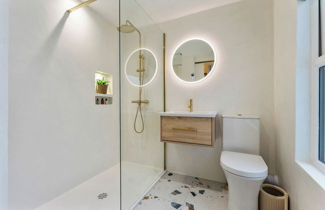 Modern 2-bed Apartment - Sleeps 6 - Seafront View - Foto 8