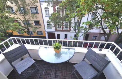 "GREENSUN-HOMES" Messe, Flughafen und Zentrums nah, Ruhig, Modern, schnelles WLAN, Balkon und Küche, freies Parken, 4 Schlafplätze möglich - Photo 14