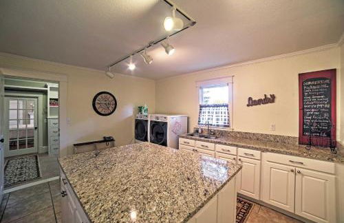 Spacious and Stunning Cleveland Getaway on 1 Acre - Foto 12