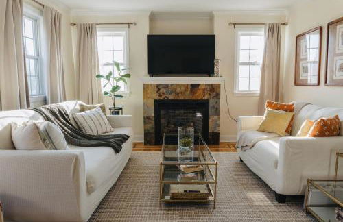 Urban Downtown Stamford Home 45 min to NYC with Garage And Yard - Foto 8