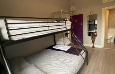 Westminster Inn - Photo 5