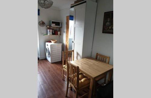 A home away from home with a big welcome - Photo 11