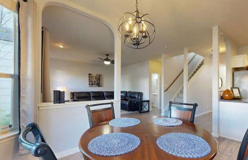 Charming family friendly home, enclosed backyard & 20 miles from San Antonio - Foto 7