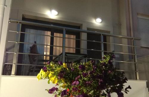 Amber Blue - Photo 3