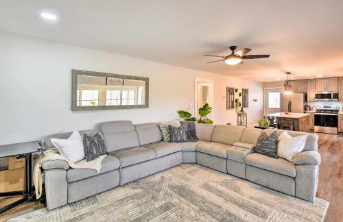 Townville Lake House with Private Dock, Kayaks! - Foto 4