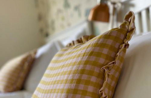 Woodpecker Lodge - Brook Meadow - sleeps 4 plus 2 - no pets - Foto 13