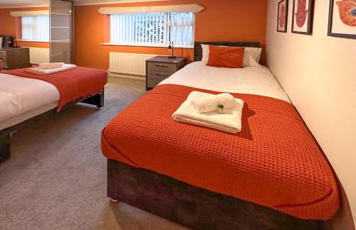 BLUNSDON LODGE - Spacious Bungalow, High Speed Wi-Fi, Free Private Parking, Garden - Foto 9