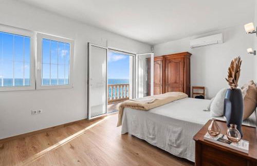 Frontline Villa - Photo 9