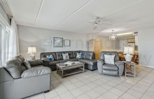 Convenience Direct Oceanfront Condo with Private Balcony by RedAwning - Photo 19