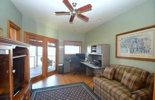 Redbud Keep - Unique Features, Movie Set Decor, Grill, Wifi, Family Friendly, Hiking, Billiard Table, Movie Theater Room, Fireplace, Golfing, View, 2 King Beds - Foto 38