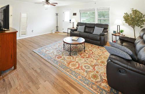 Adorable Southside ATM Cottage with Bikes, Pets OK - Photo 26