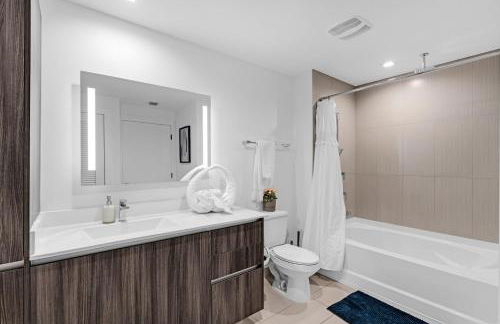 Sleek Doral Retreat 1 Bed Oasis With Free Parking - Foto 26