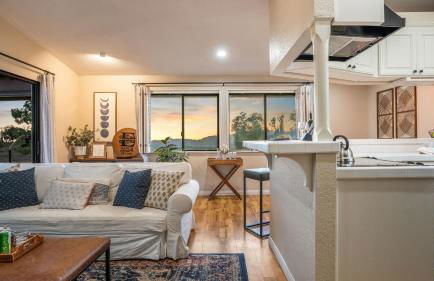 Scenic Deck w Sunset Views Near Temecula Wineries Estrada Ranch by AvantStay - Foto 2