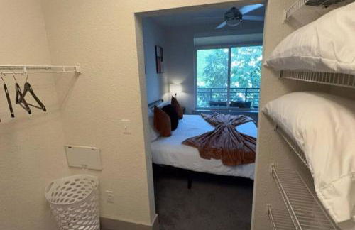 Beautiful Condo on Riverwalk King Suite w Free Parking Pet Friendly Centrally Located on the Riverwalk - Foto 14