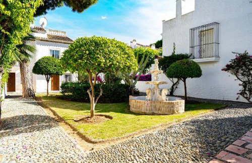 tarifa especial, sin aglomeraciones en piscina y playa, cerca de Puerto Banús - Foto 35