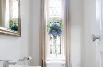 Number 42 by The Butler Collection - Foto 39