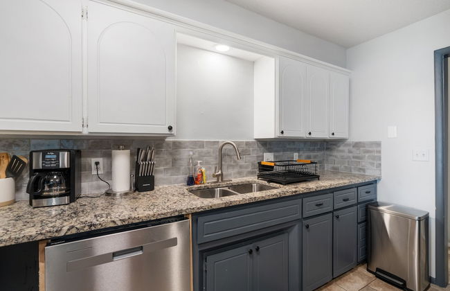 Spacious Retreat 8 Bedroom River - Photo 17