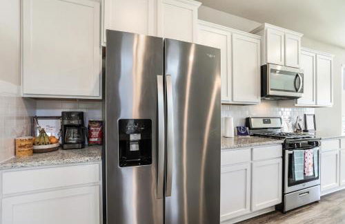 5BR 3BA Waterfront Home Near Highway and Area Attractions - Foto 6