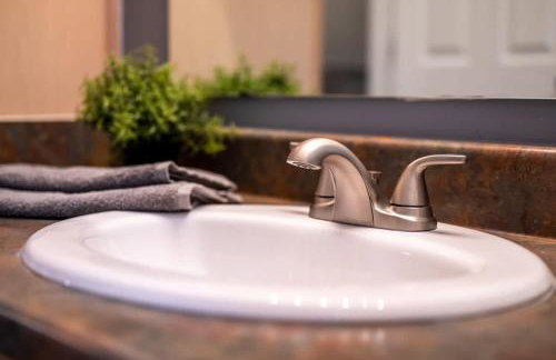 6BR Downtown Side-by-Side Townhomes 2 Garages - Foto 51