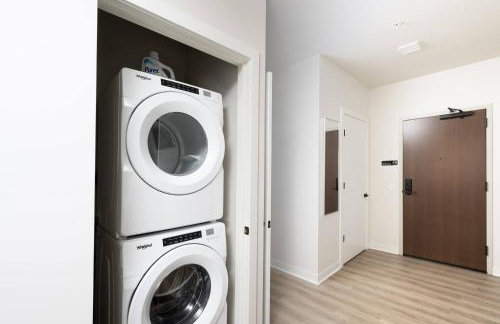 East Side Luxury 1BR Apt - Near Brady St with Balcony and Lounge - Foto 11