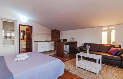Six-Bedroom Holiday Home In Sv Filip I Jakov - Foto 28