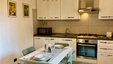 Bnbook Blue River -2 bedrooms and private parking - Foto 4, stove