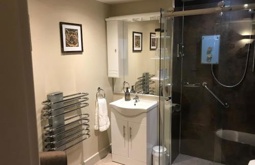 The Granary with hot tub - 2 miles from Skipton - Photo 14