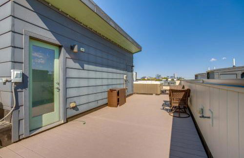 Rooftop Deck and Hot Tub Walkable Denver Townhome - Foto 23