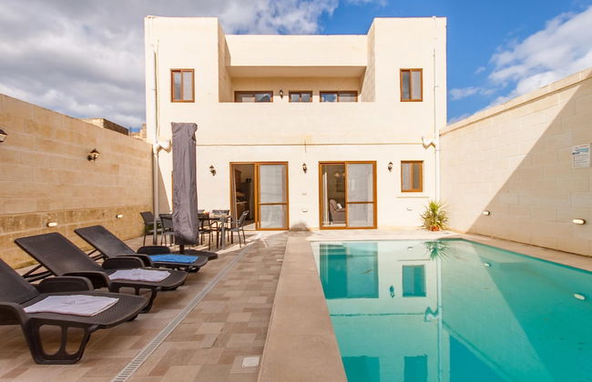 Nadurin Gozitan Villa 7 Bedr 2 Pools - Foto 3