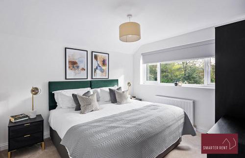 Woking -Garden Driveway Parking 4Bed - Photo 11