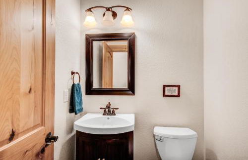 BEST VIEWS! Luxury Mountain Home - Saltwater HotTub, Firepit, BBQ- Close to SKI, Red Rocks - Foto 17