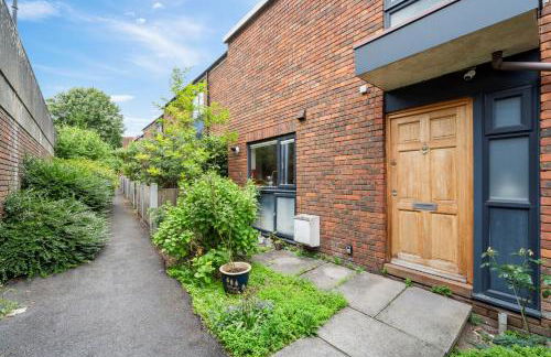 Cosy 3 BEDROOM Home with Garden, Ealing - Foto 21