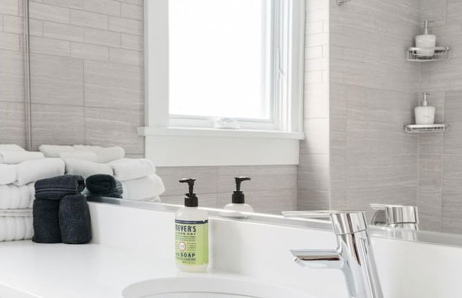 Downton Annie Apartment Three 2BD 1BA Parking - Foto 12